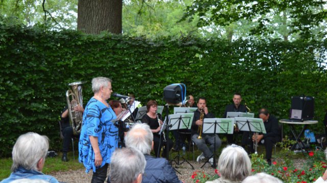 Efkes stille staon bie (vrijdag 10 juni 2022)